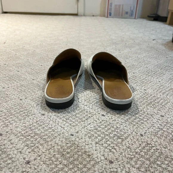 SOLD!!!Gucci Princeton Leather Flat Loafers w/ Goldtone Horsebit Buckle. - Picture 4 of 13